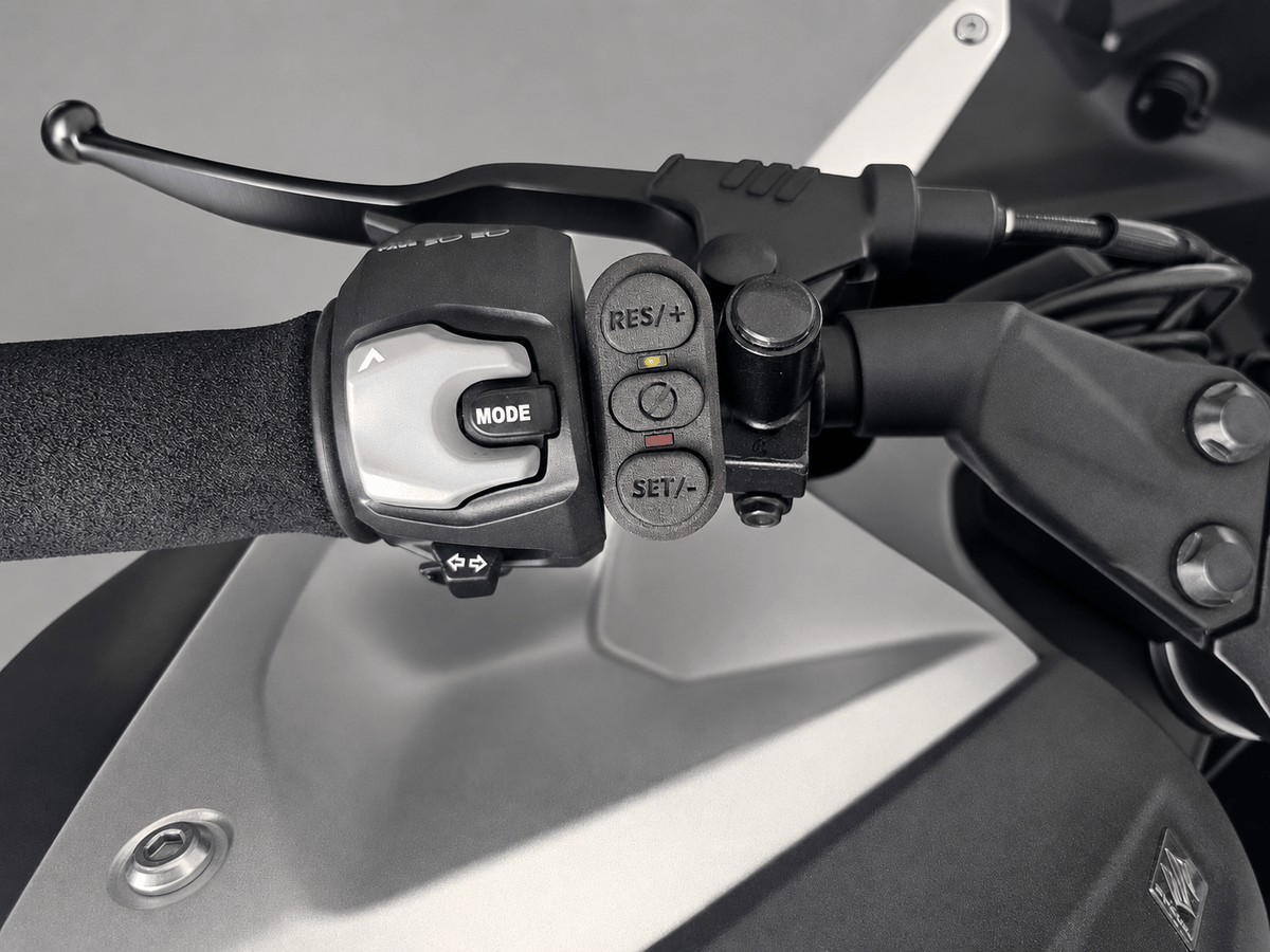 Hold My Throttle cruise control kit for KTM 790 Duke with White OBD port