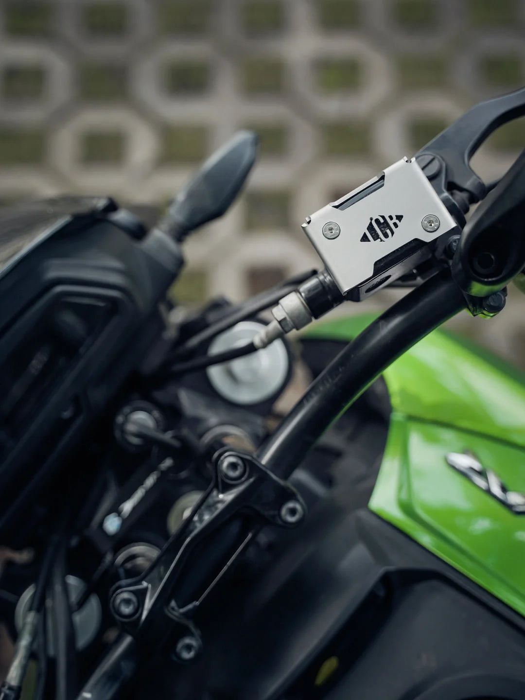 Legundary Custom Aries Front Brake Fluid Cap for Bajaj Dominar 400 Stainless Steel Brushed Reservoir Cover