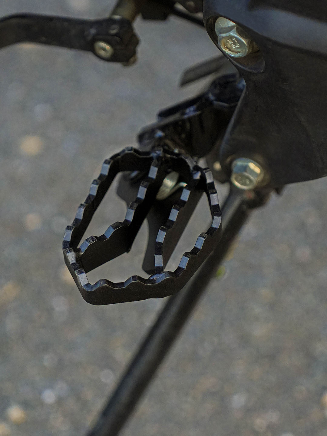 Legundary Custom RallyTrek Footrest Pair for Hero Xpulse 200 4V black powder coated mild steel wide foot pegs