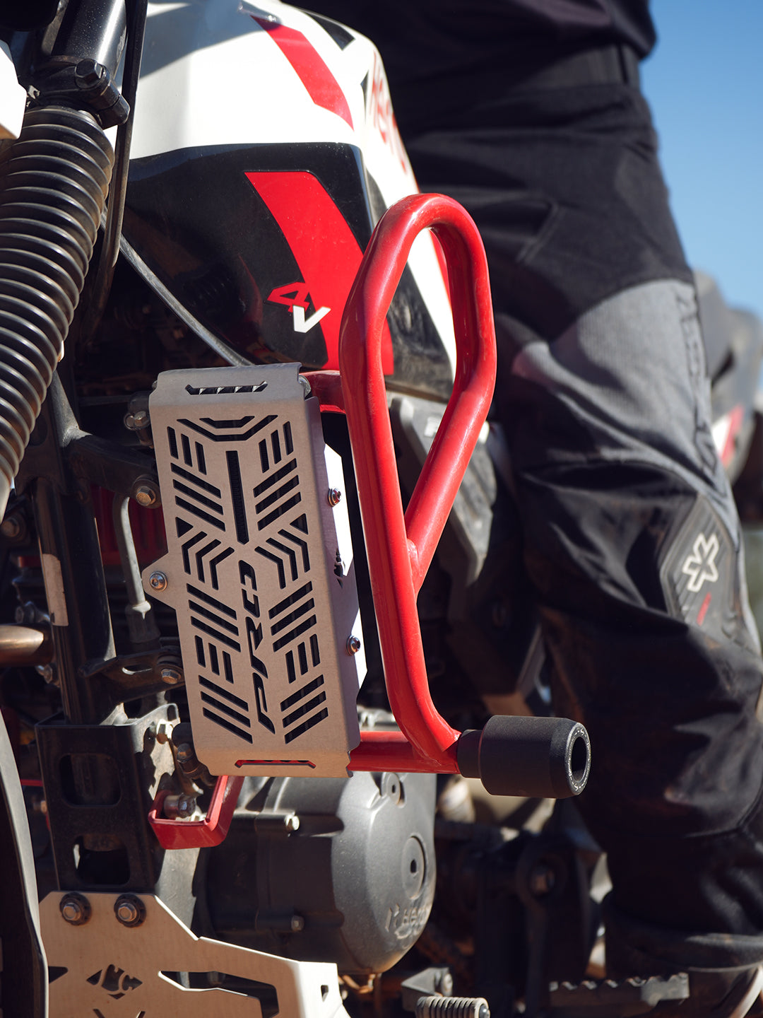Legundary Custom Defender crash guard red white black installed on Hero X Pulse 200 4V Pro
