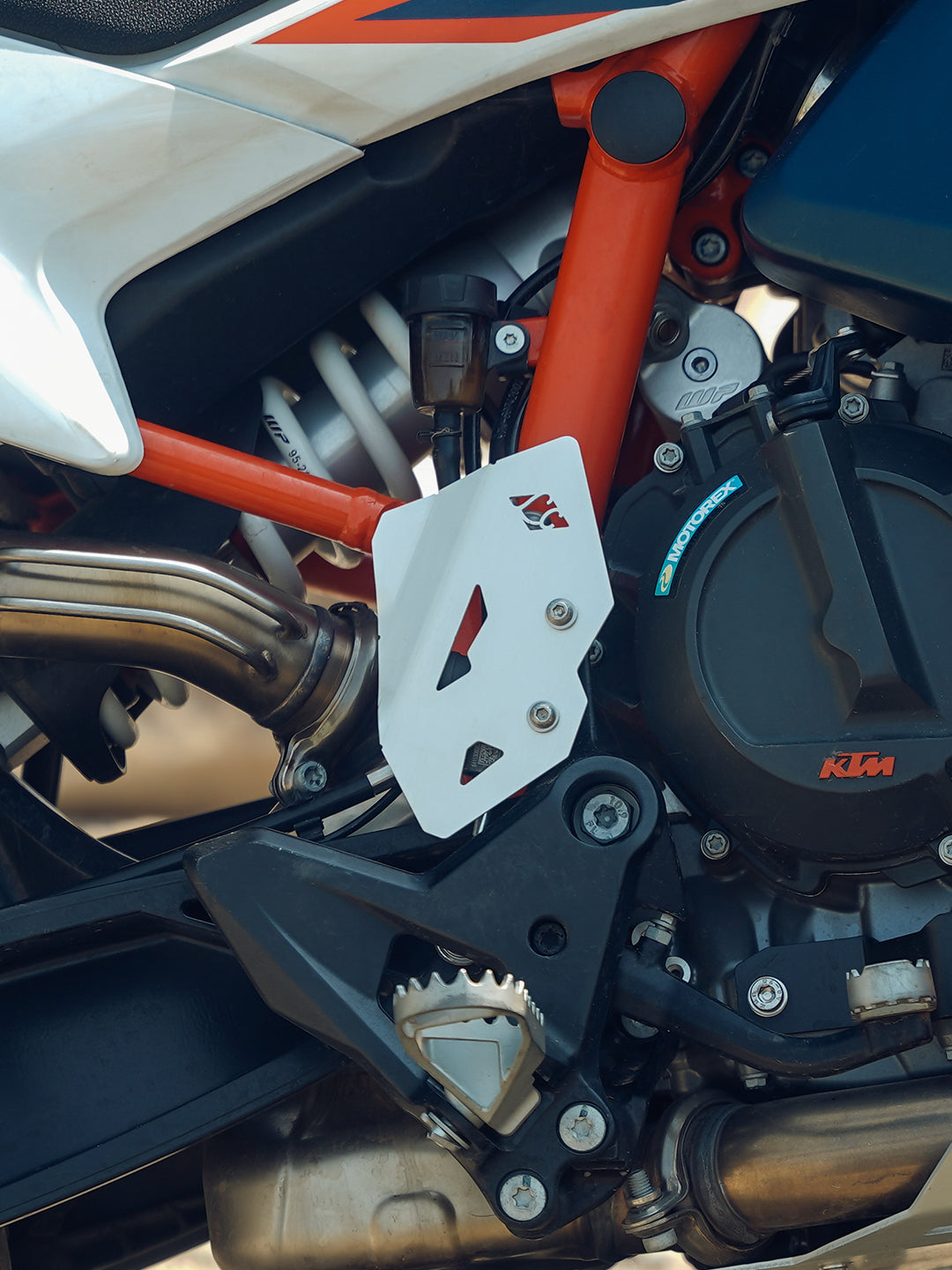 Legundary Custom KTM ADV 890 Titan Master Cylinder Guard Silver CNC aluminium brake reservoir protection cover
