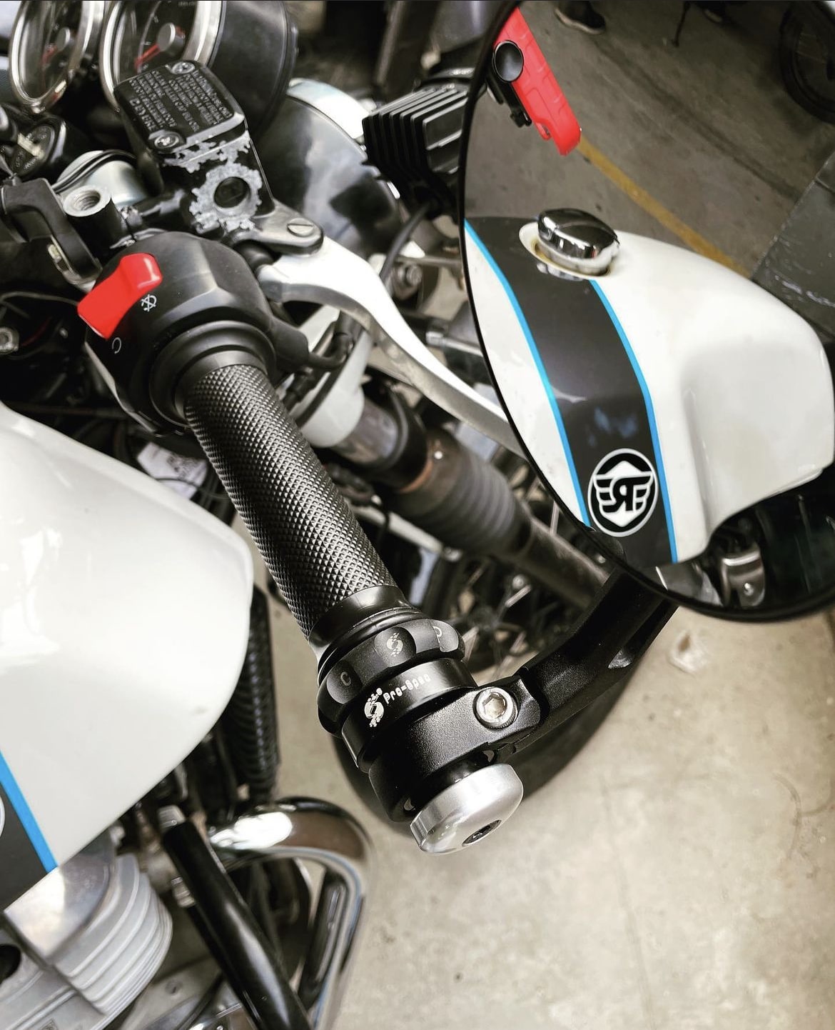 Pro Spec ECZ 009 S1 Easy Cruz installed on Royal Enfield Continental GT 650