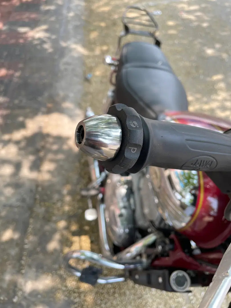 Easy Cruz ECZ019 motorcycle throttle lock cruise control for Jawa 42, Jawa Classic and Yezdi motorcycles in Chrome and Black.