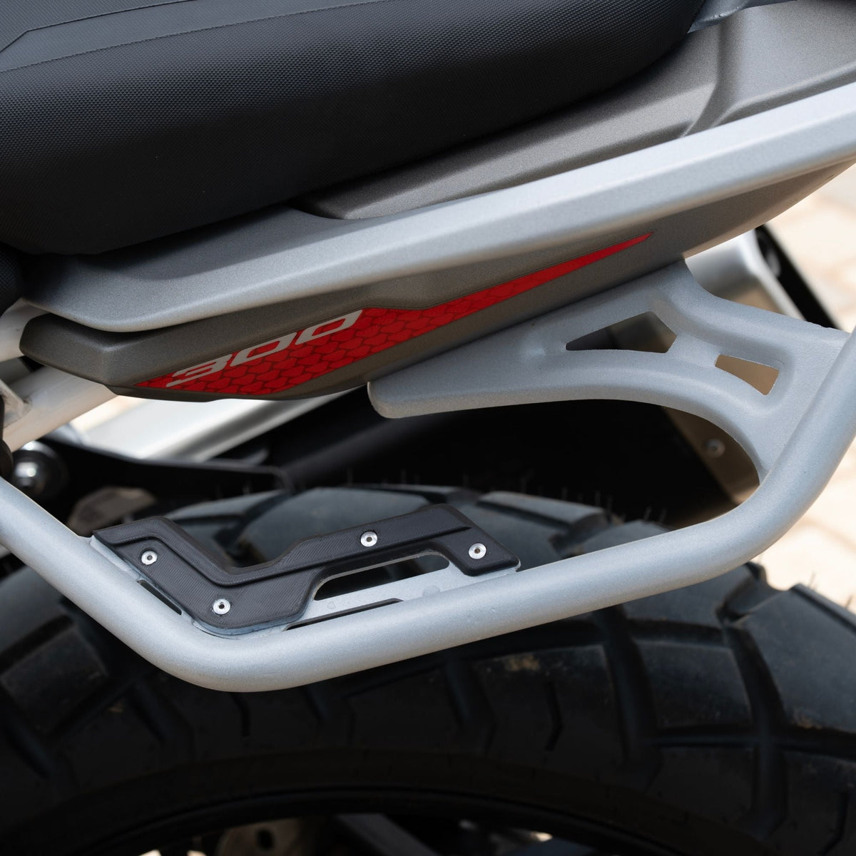 Auto Engina Mirage Silver Saddle Stay installed on TVS Apache RTX 300 for soft saddle bag and touring luggage support