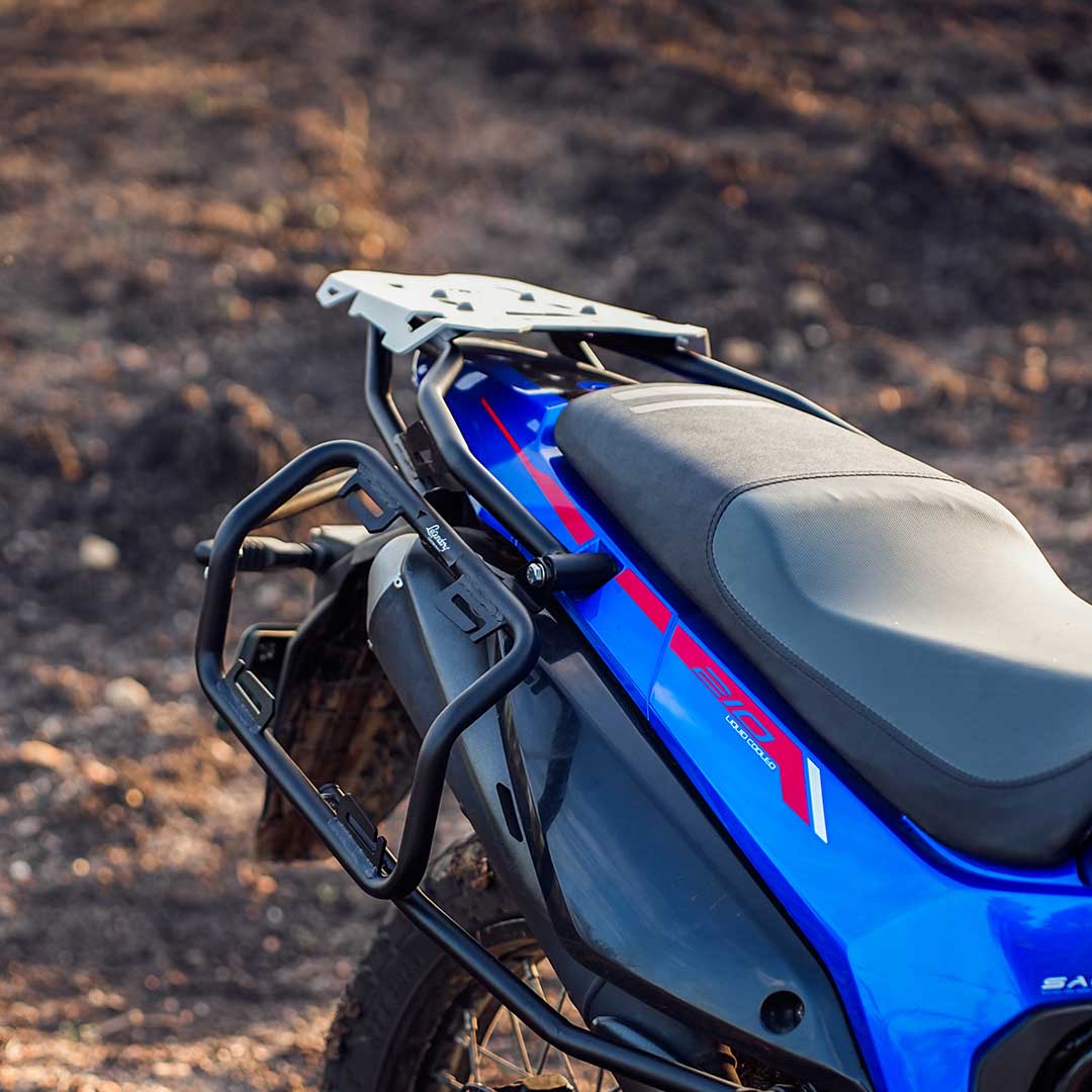Legundary Gopher luggage carrier black and silver installed on Hero Xpulse 210 rear