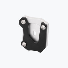 Legundary Custom Fortis side stand base for Honda NX500 in silver aluminium, foot extension plate designed for stable parking support and enhanced ground grip.