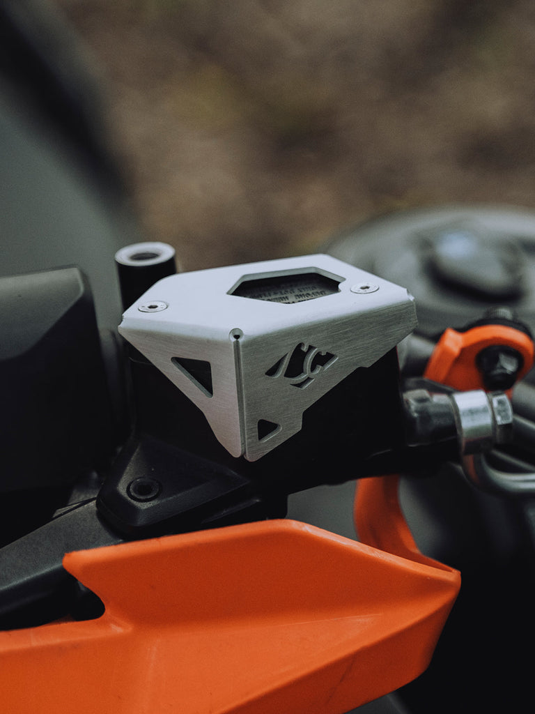 Legundary Custom KTM ADV 390 2025 tricorn front oil cap silver aluminium engine oil cover CNC finish