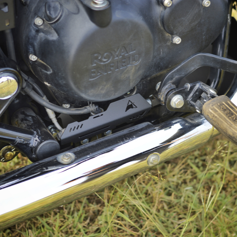 Auto Engina 3mm Master Cylinder Guard for Royal Enfield Meteor 350 in Gloss Black Mild Steel