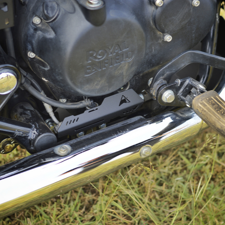 Auto Engina 3mm Master Cylinder Guard for Royal Enfield Meteor 350 in Gloss Black Mild Steel