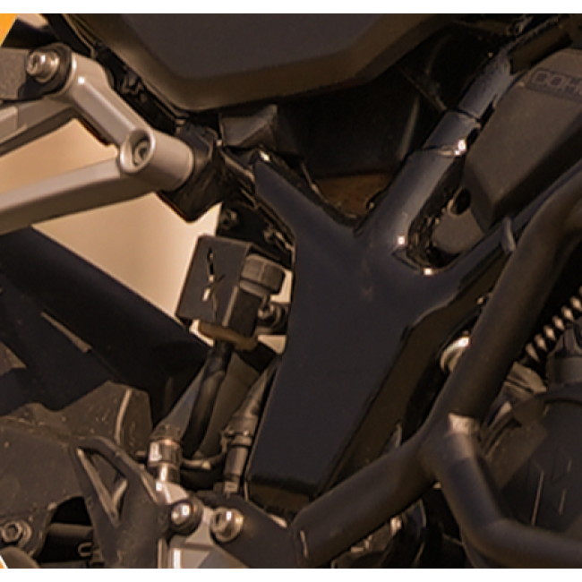 Motocare CNC reservoir oil cap installed on Hero Xtreme 250R brake fluid reservoir