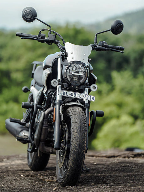 Legundary Mig headlight grill black installed on Hero Mavrick 440 front