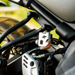 Legundary Custom Casque Rear Oil Cap for Yamaha XSR 155 Silver CNC Aluminium Engine Cover
