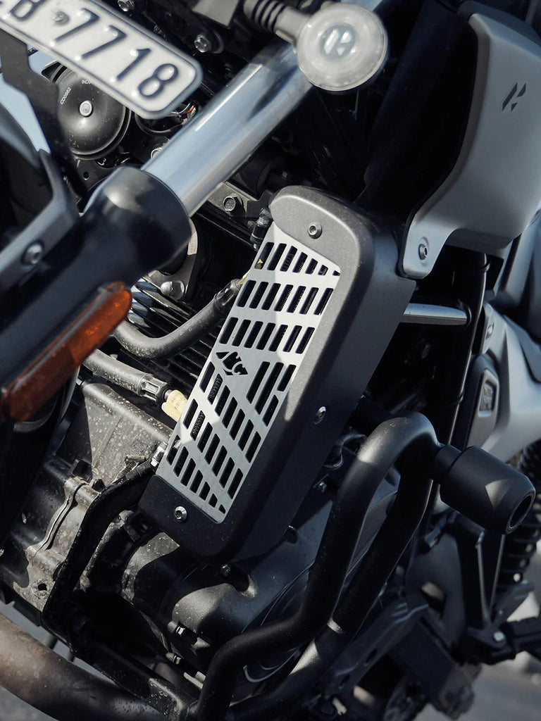 Legundary Vector radiator grill aluminium installed on Hero Mavrick 440 front