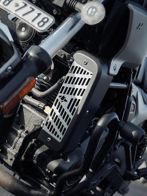 Legundary Vector radiator grill aluminium installed on Hero Mavrick 440 front