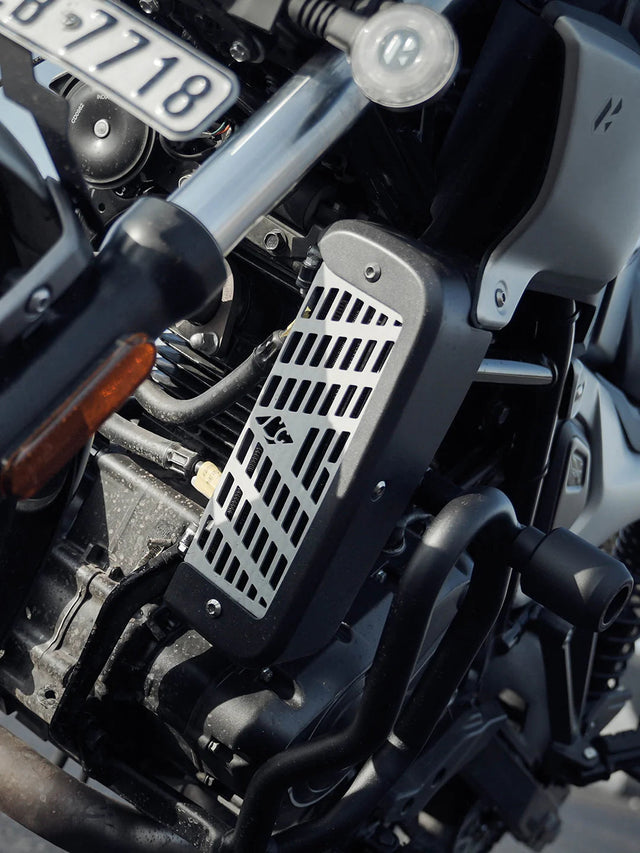 Legundary Vector radiator grill aluminium installed on Hero Mavrick 440 front