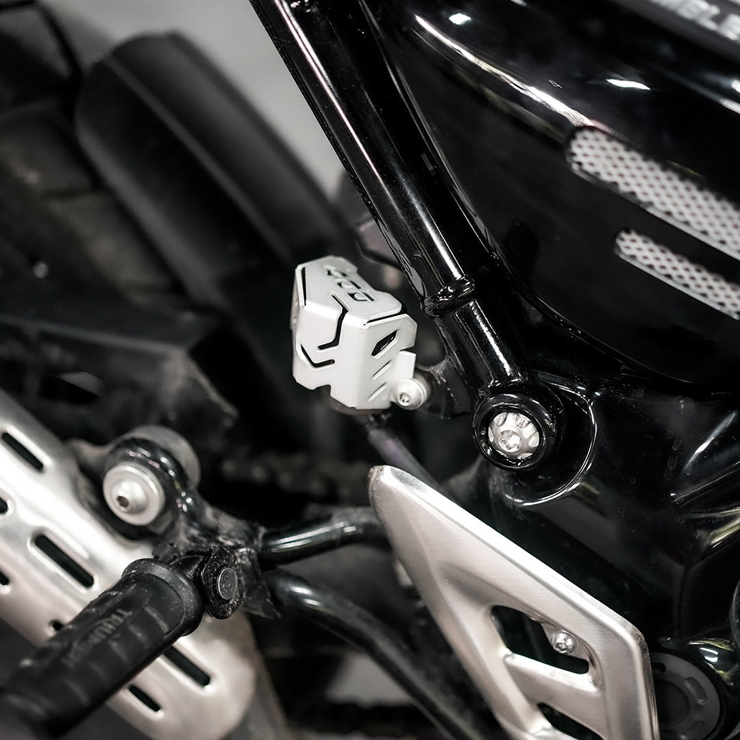Legundary Custom Casque rear oil cap for Triumph Scrambler 400 X silver aluminium engine cap