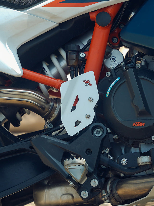 Legundary Custom KTM ADV 890 Titan Master Cylinder Guard Silver CNC aluminium brake reservoir protection cover