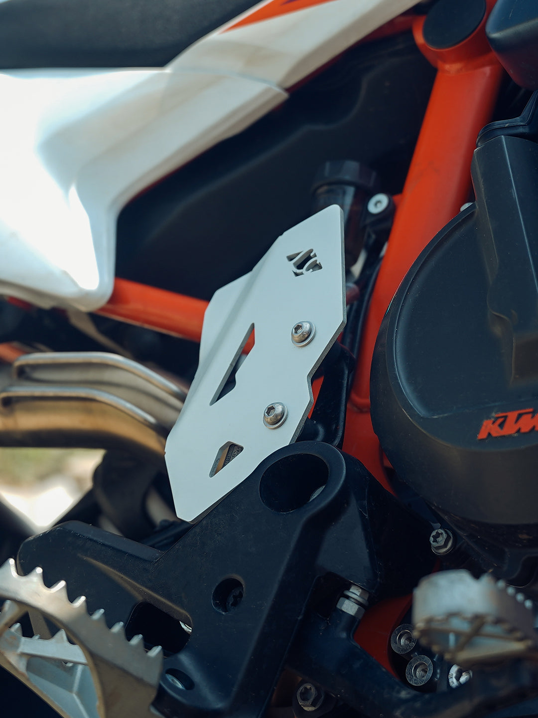 Legundary Custom KTM ADV 890 Titan Master Cylinder Guard Silver CNC aluminium brake reservoir protection cover