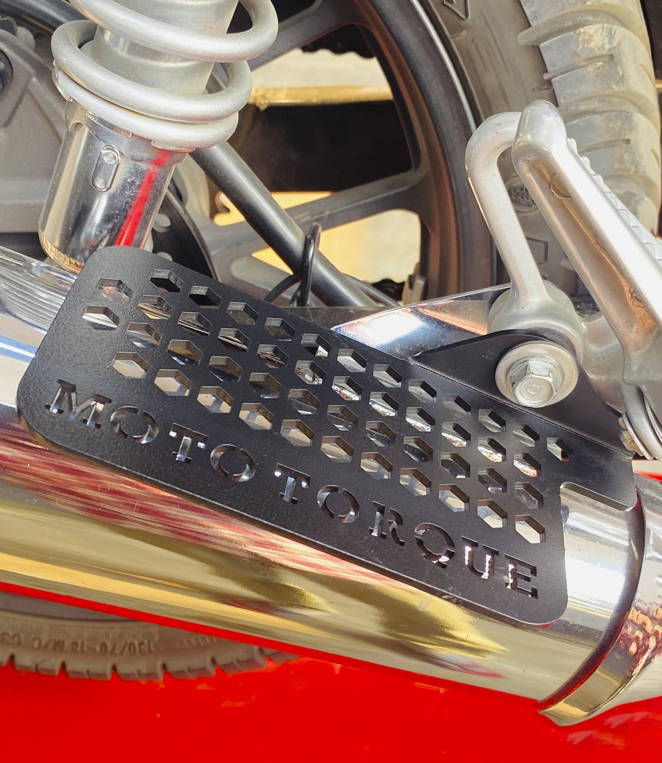 Moto Torque heavy duty right side footrest for Honda H’ness CB350 with non-slip rider support
