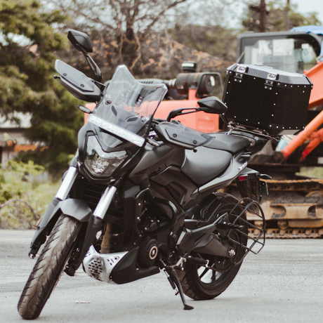 Auto Engina 42L black aluminium top box with inner bag and backrest for Bajaj Dominar