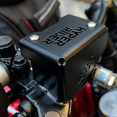 Hyperrider Triumph Speed 400 Front Fluid Reservoir Cover Tricorn Design