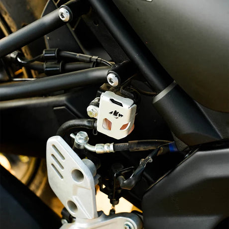 Legundary Custom Casque Rear Oil Cap for Yamaha XSR 155 Silver CNC Aluminium Engine Cover