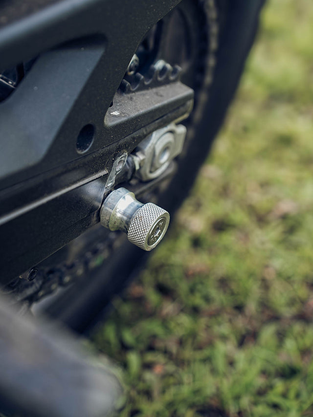 Legundary Custom KTM 390 Enduro R velox paddock spool aluminium silver swingarm spool stand bobbins