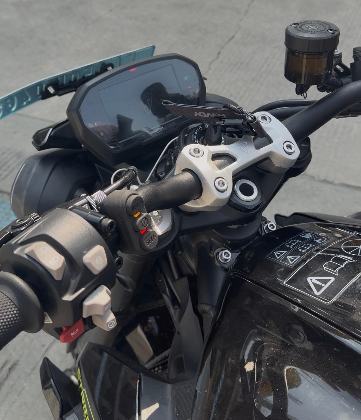 Hold My Throttle electronic cruise control kit for Triumph Street Triple 765