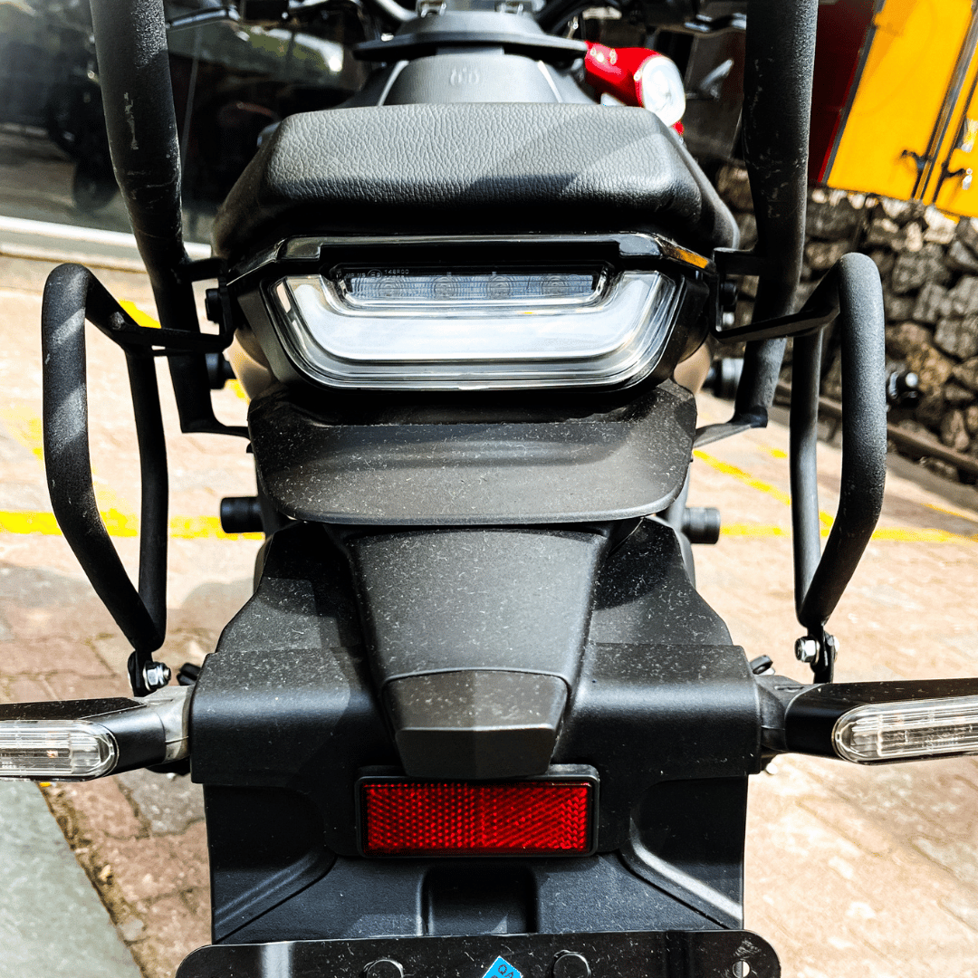 Hyperrider Saddle Stay for Husqvarna Svartpilen 250 401 and Vitpilen 250 401 (2024) luggage support accessory