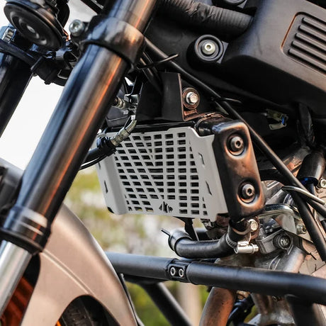 Legundary Custom Vector Radiator Grill for Yamaha XSR 155 Aluminium Silver Radiator Guard Protector
