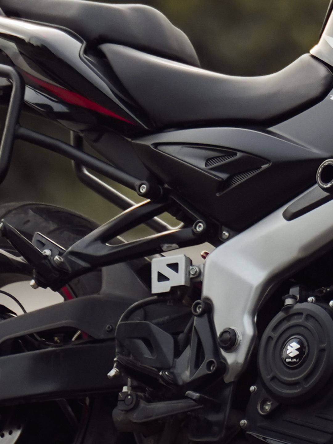 Legundary Custom Casque Rear Oil Cap for Bajaj Pulsar NS400Z Silver Aluminium CNC Engine Oil Cover