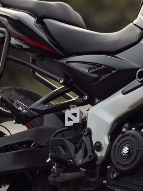 Legundary Custom Casque Rear Oil Cap for Bajaj Pulsar NS400Z Silver Aluminium CNC Engine Oil Cover