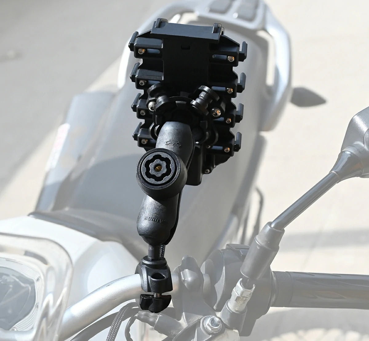 Maddog Claw X Bike Phone Holder with 25W Fast Charger Anti Vibration Waterproof Mobile Mount