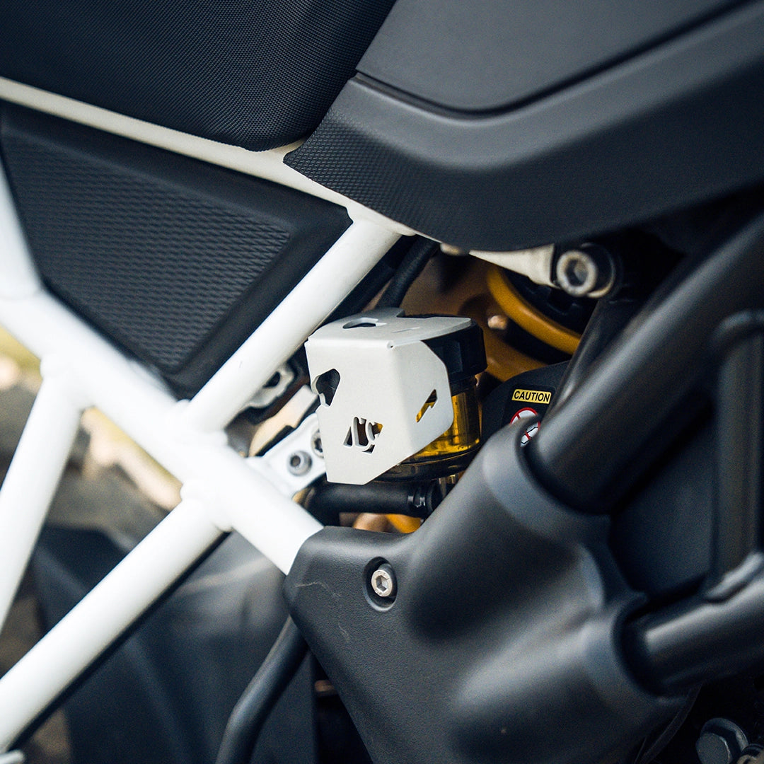 Legundary Casque Aluminium Rear Oil Cap Silver for TVS Apache RTX 300