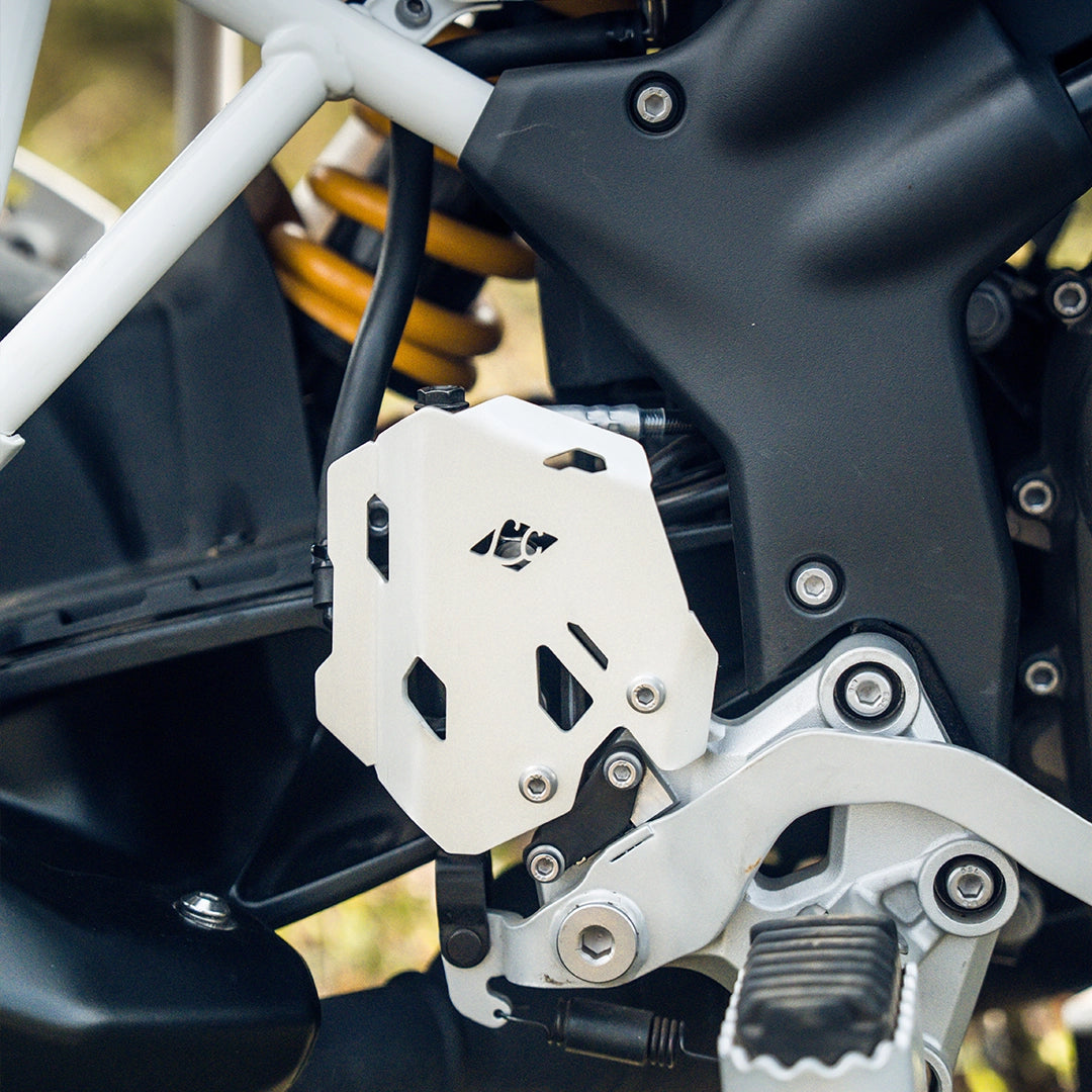 Legundary Titan Aluminium Boot Guards Silver for TVS Apache RTX 300