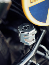 LEGUNDARY Casque rear oil cap Royal Enfield Bear 650 silver aluminium CNC engine cap