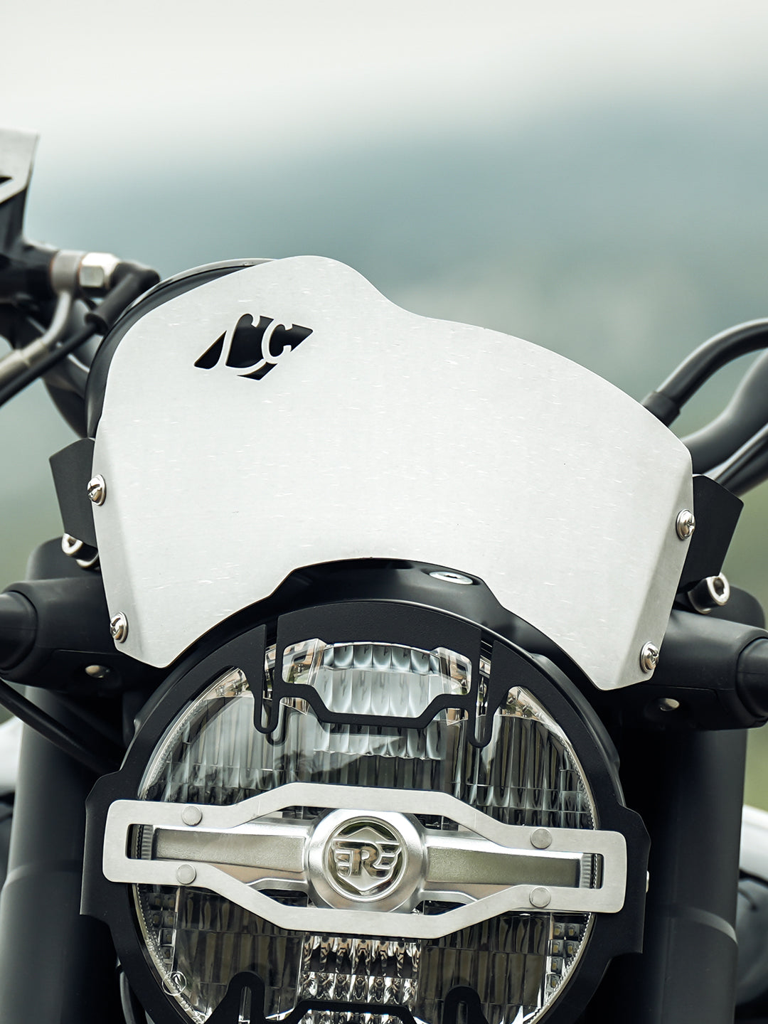 LEGUNDARY Custom Zephyr metal visor for Royal Enfield Guerrilla 450 black and silver