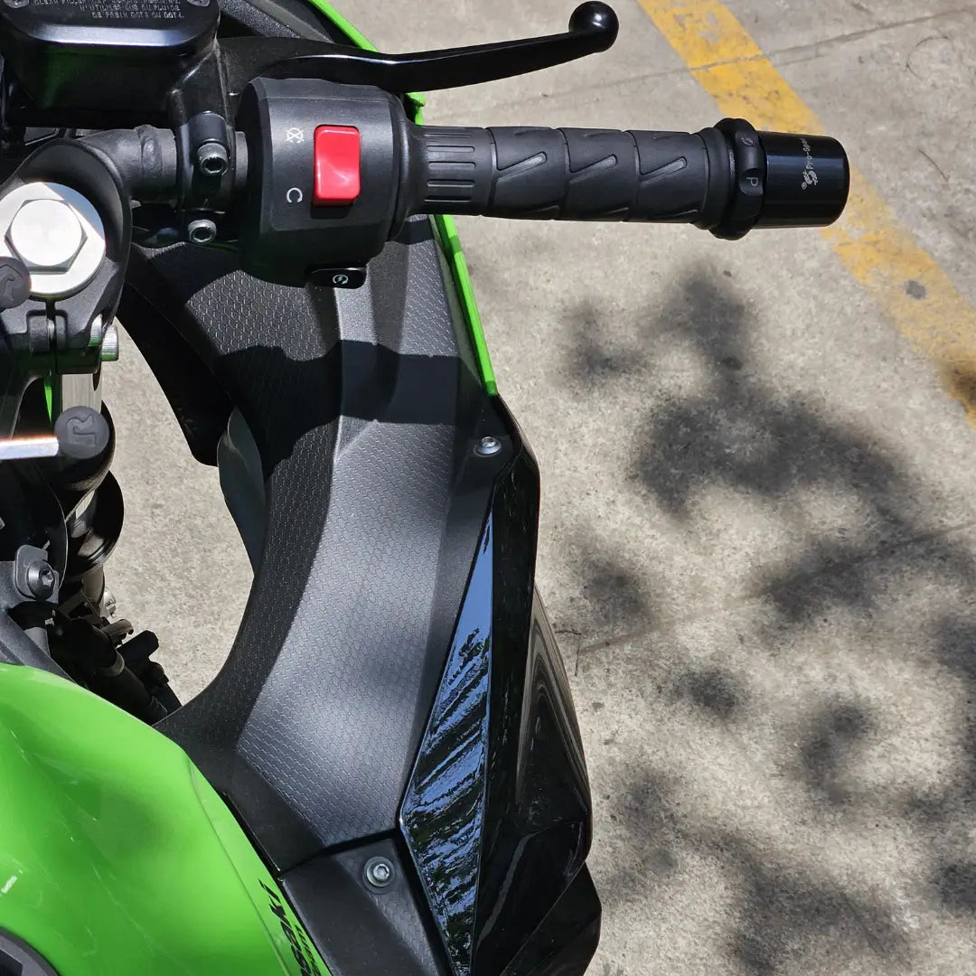 ECZ 013 S1 Easy Cruz installed on Kawasaki Ninja 650 handlebar