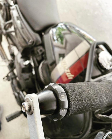 Easy Cruz ECZ019 motorcycle throttle lock cruise control for Jawa 42, Jawa Classic and Yezdi motorcycles in Chrome and Black.