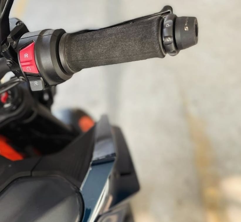 ECZ 038 S1 Easy Cruz installed on Honda Transalp 750 handlebar