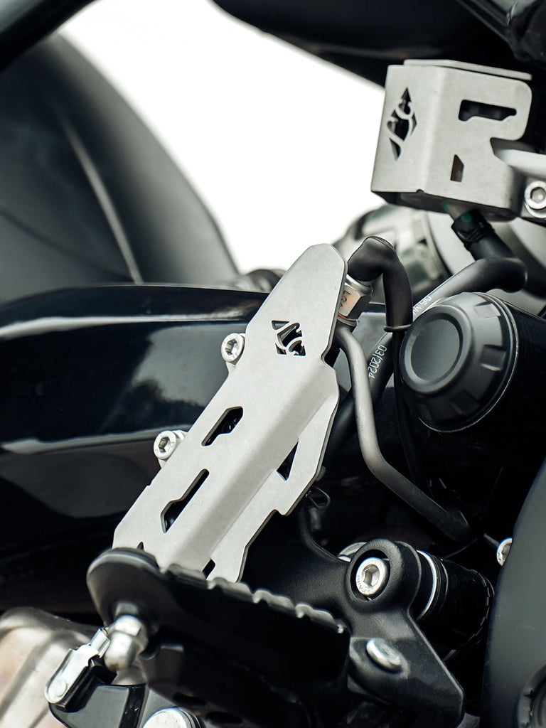 LEGUNDARY Custom buckler master cylinder guard for Royal Enfield Guerrilla 450 silver aluminium