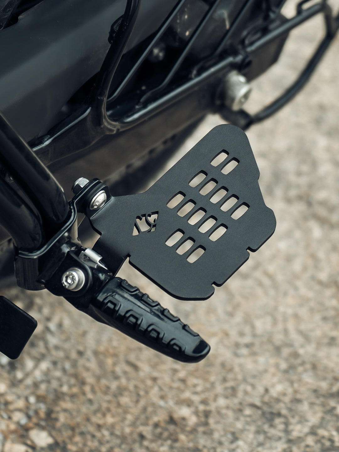 LEGUNDARY Custom bolster pillion footrest for Royal Enfield Guerrilla 450 black rear foot pegs