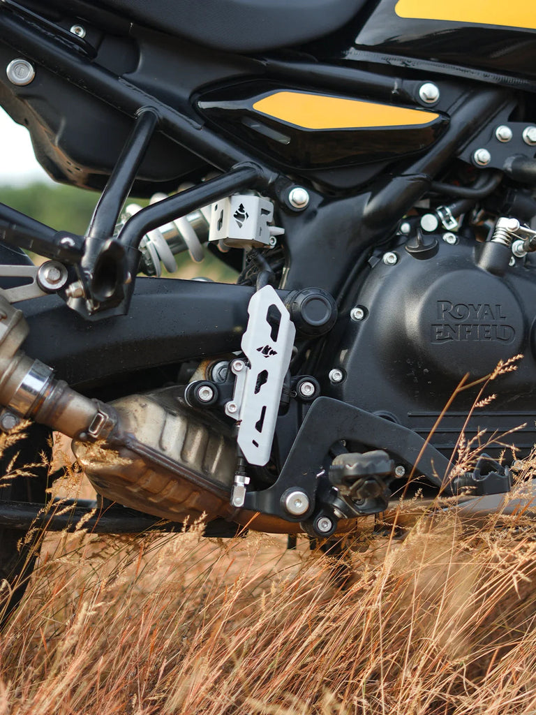 LEGUNDARY Custom casque rear brake fluid guard for Royal Enfield Himalayan 450 silver aluminium