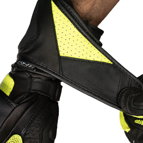 Scala Trekker motorcycle gloves showing SAS-TEC carbon knuckle protectors