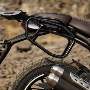 Auto Engina Saddle Stay for Triumph Scrambler 400X in black for soft saddle bags and motorcycle luggage support
