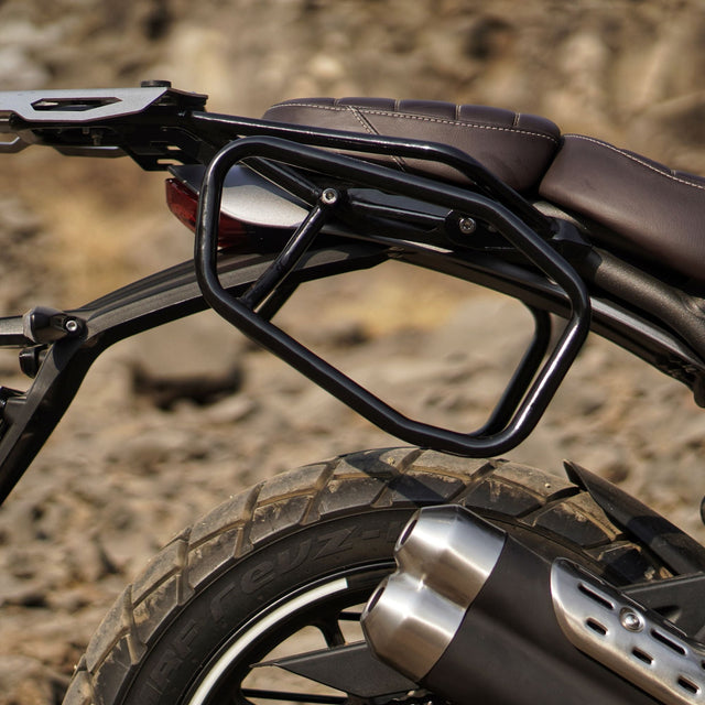 Auto Engina Saddle Stay for Triumph Scrambler 400X in black for soft saddle bags and motorcycle luggage support