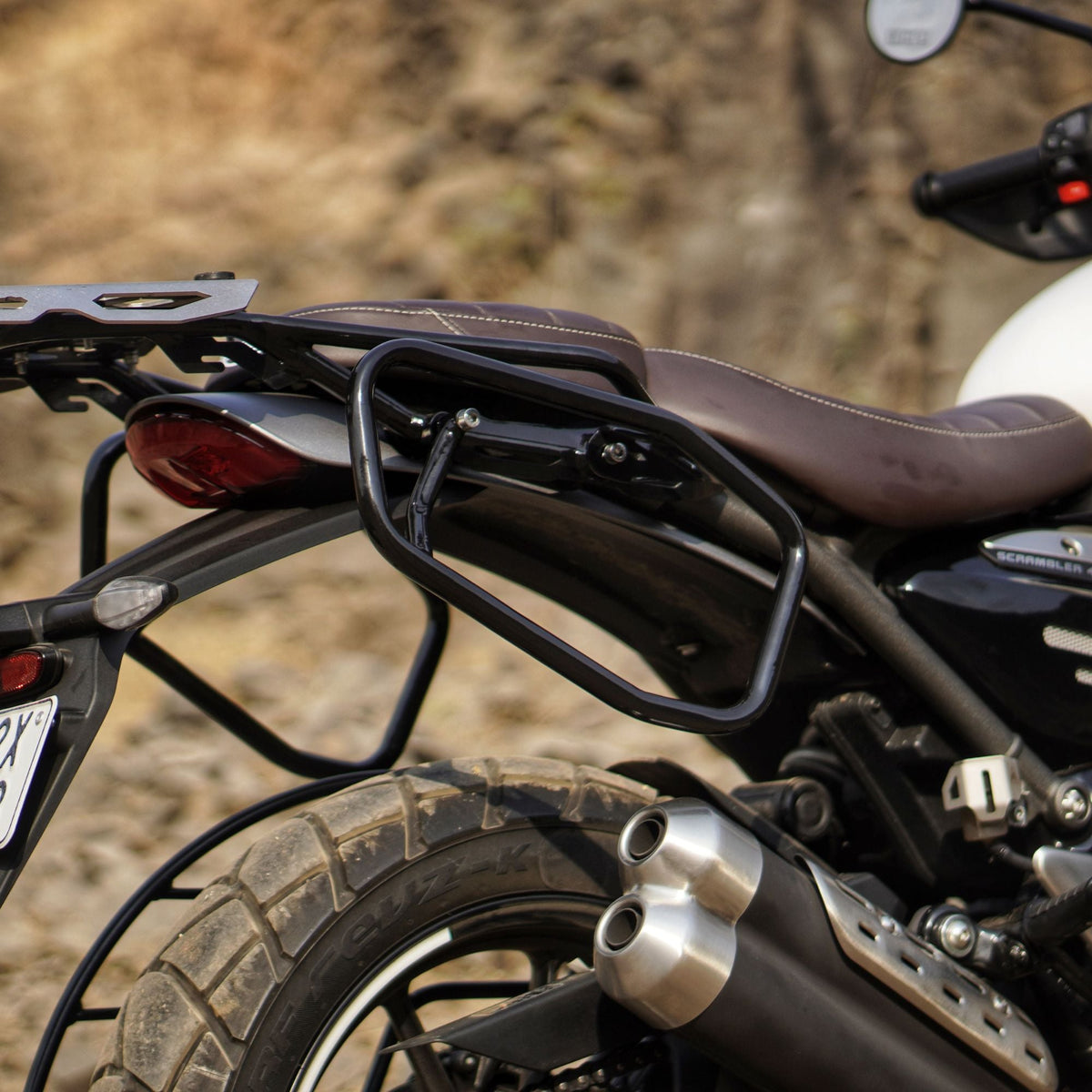 Auto Engina Saddle Stay for Triumph Scrambler 400X in black for soft saddle bags and motorcycle luggage support