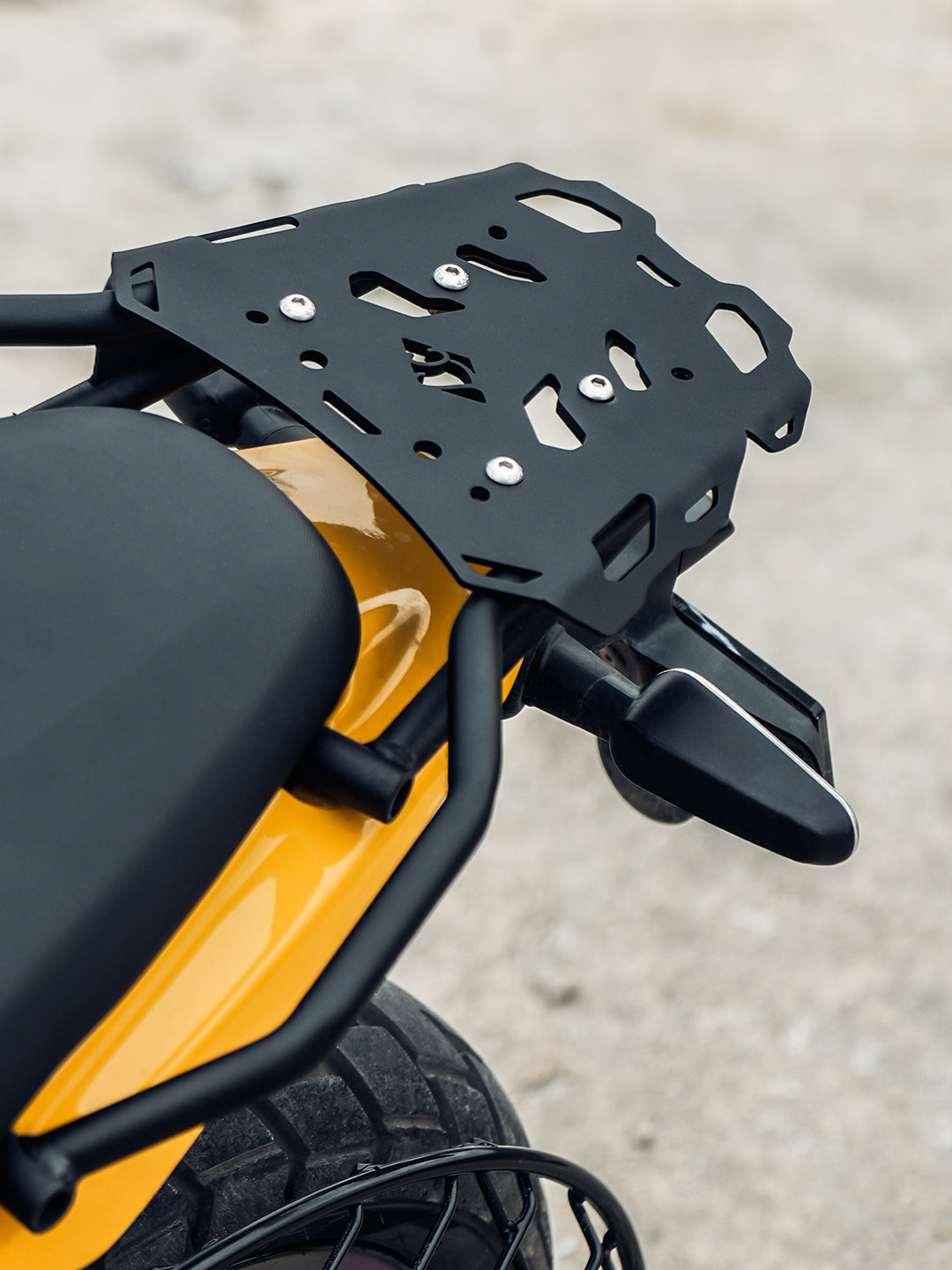 LEGUNDARY Custom Gopher luggage carrier for Royal Enfield Guerrilla 450 black rear rack with plate