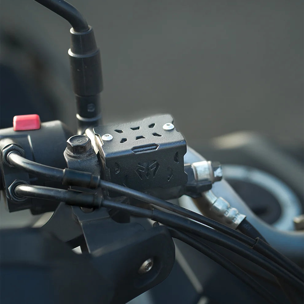Moto Torque mild steel black front master cylinder guard for Honda CB200X brake reservoir protection accessory