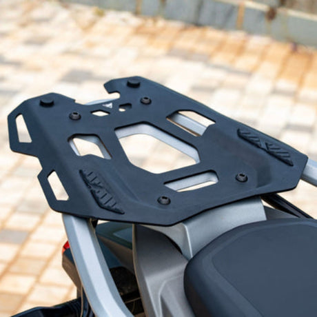Auto Engina Aluminium Top Rack Plate for TVS Apache RTX 300 – Textured Black & Mirage Silver Luggage Mounting Plate